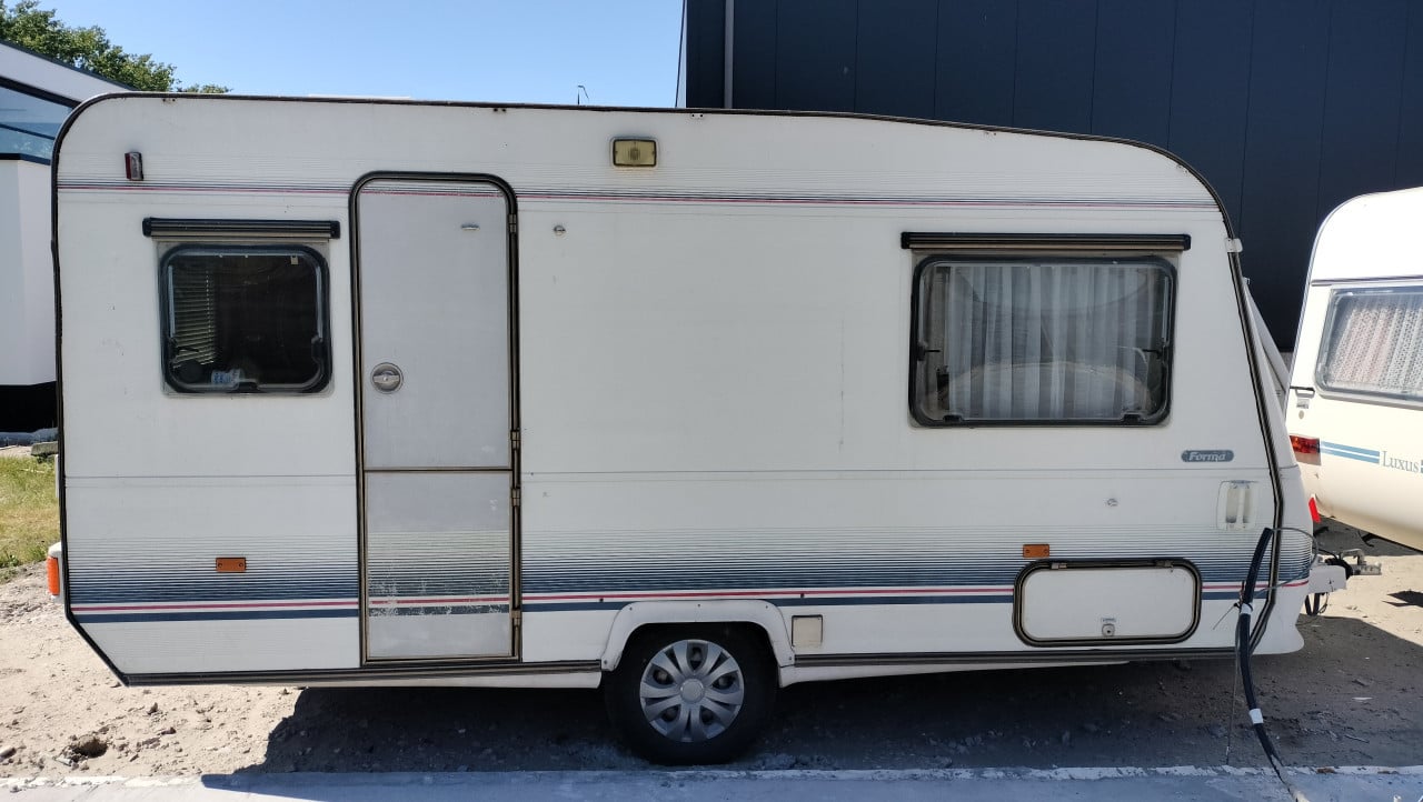 Adria caravan met voortent