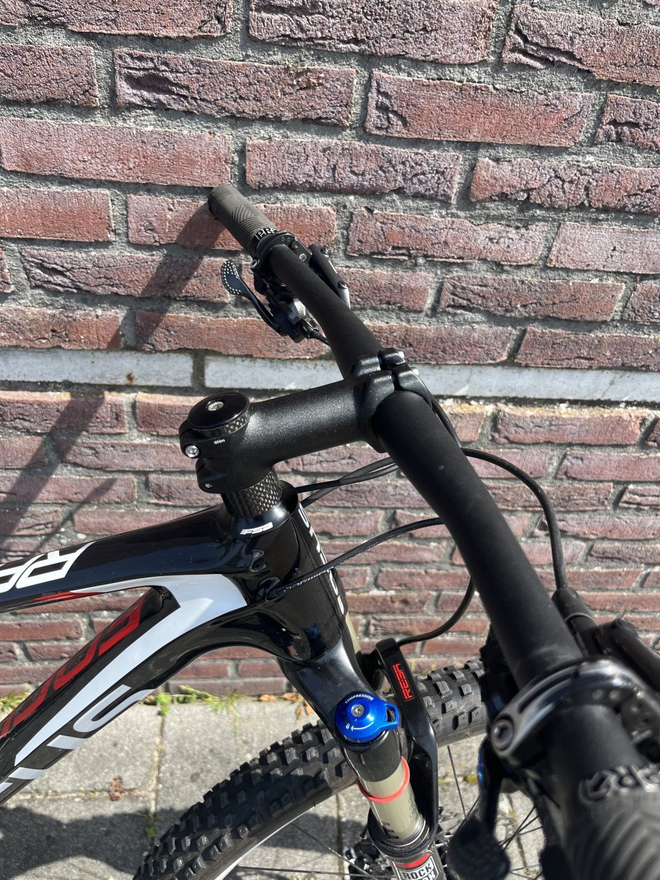 Focus raven maat M carbon