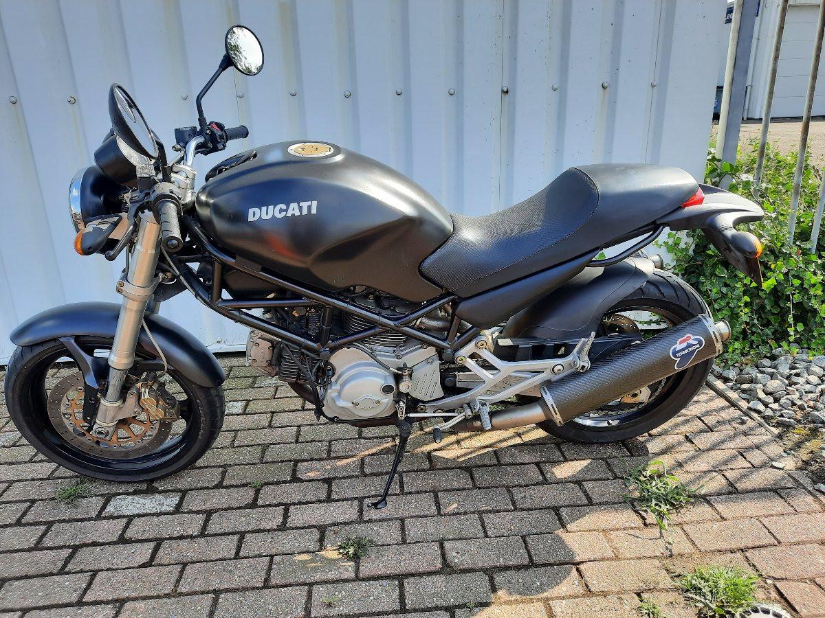 Ducati Monster 620 dark uit 2004, weinig Km