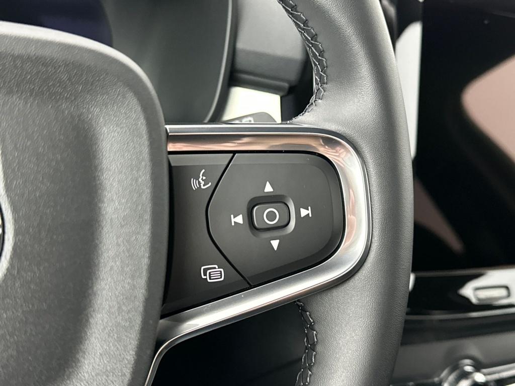 Volvo XC40 b4 197pk plus dark| 360camera| trekhaak| adap.cruise| h&k audio