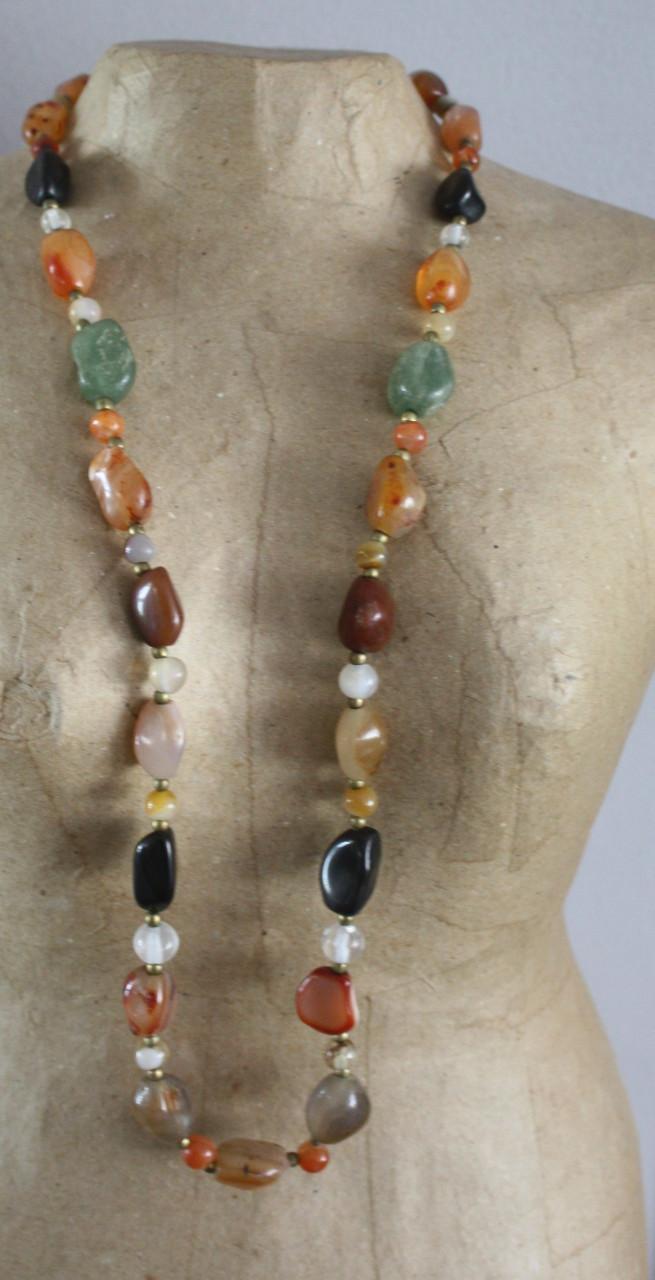 Kleurrijke stenen ketting