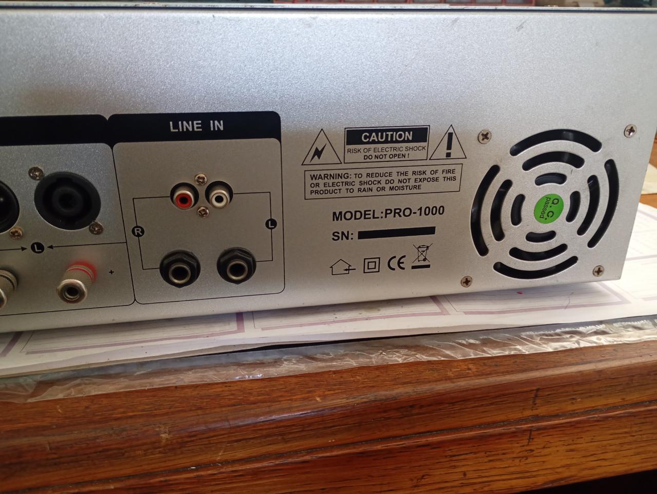 SkyTec Pro-1000 PA-versterker