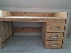 Steigerhouten bureau