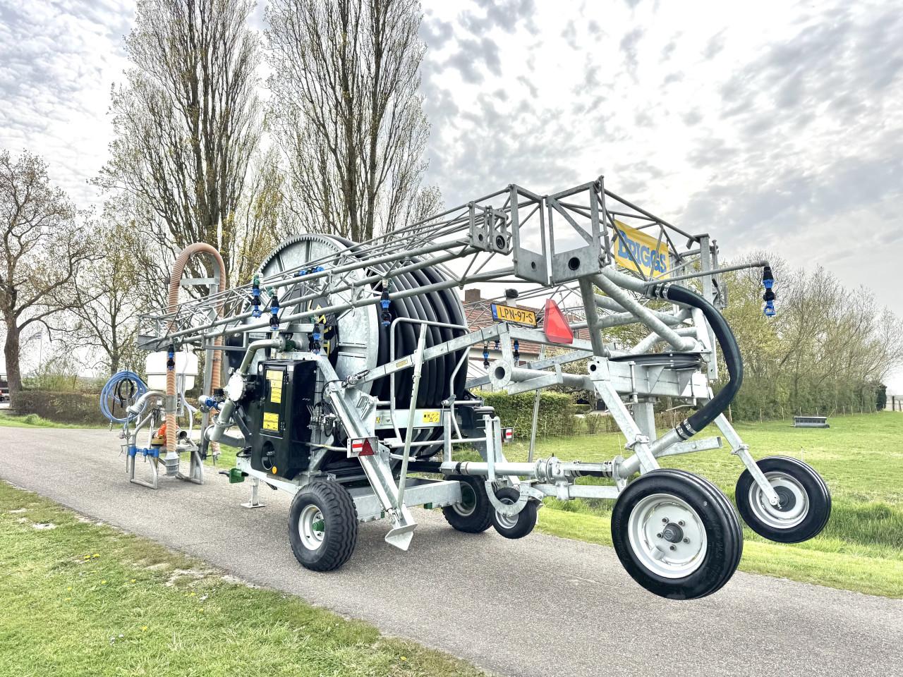 In nieuwstaat gegalvaniseerd haspel met sproeiboom + landini pomp 300/90