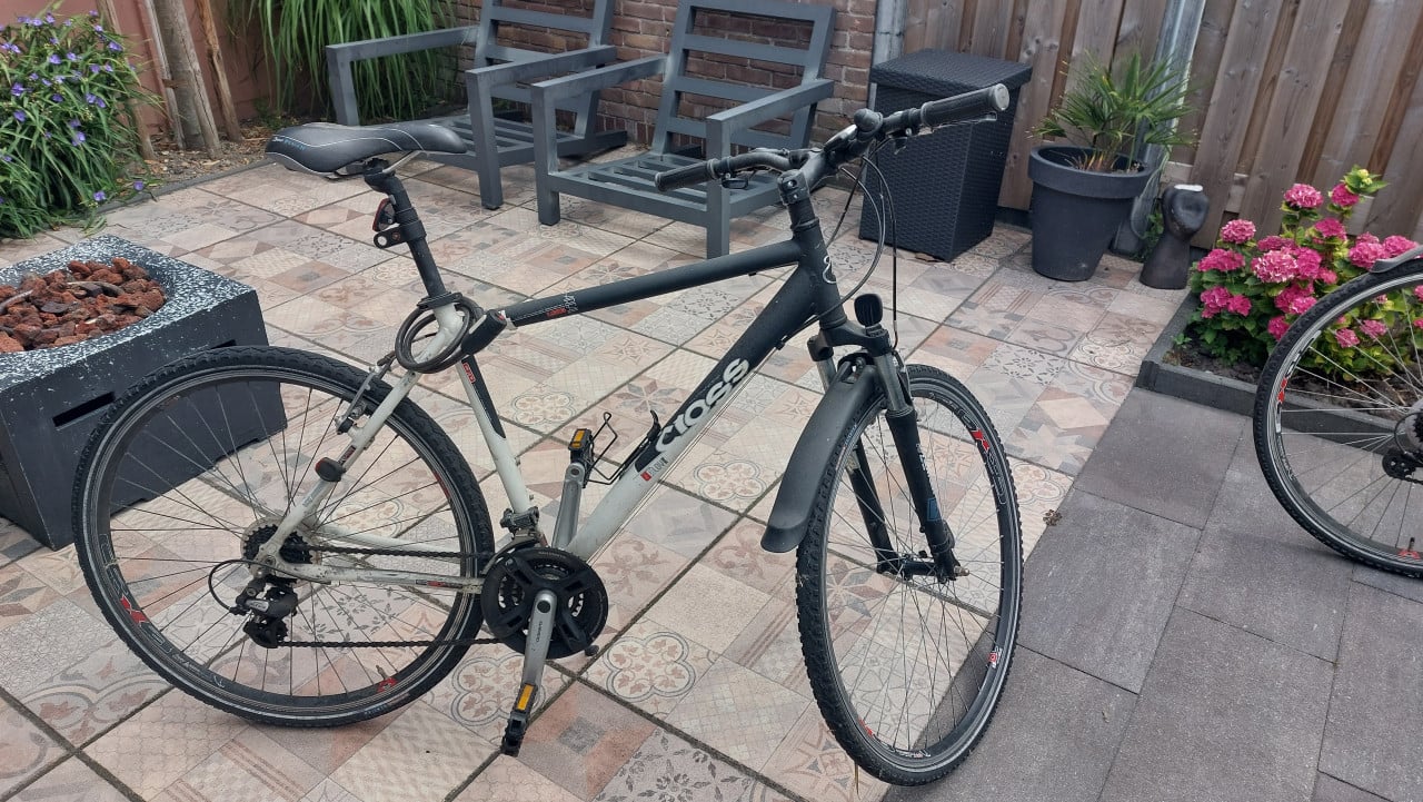 Op te knappe 2 sportieve stadsfietsen