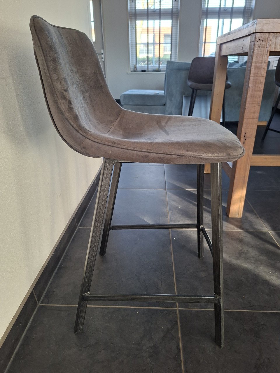 Bartafel met 6 barstoelen