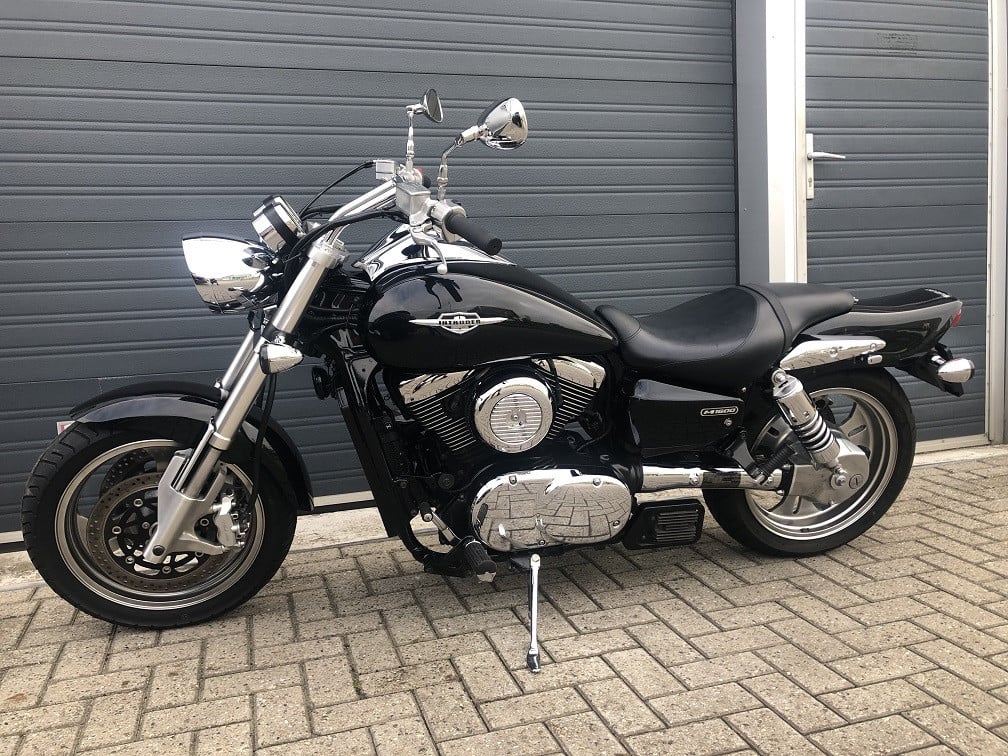 Suzuki VZ1600 Marauder uit 2005 met 28 dkm, mooie dikke cruiser €5250,-