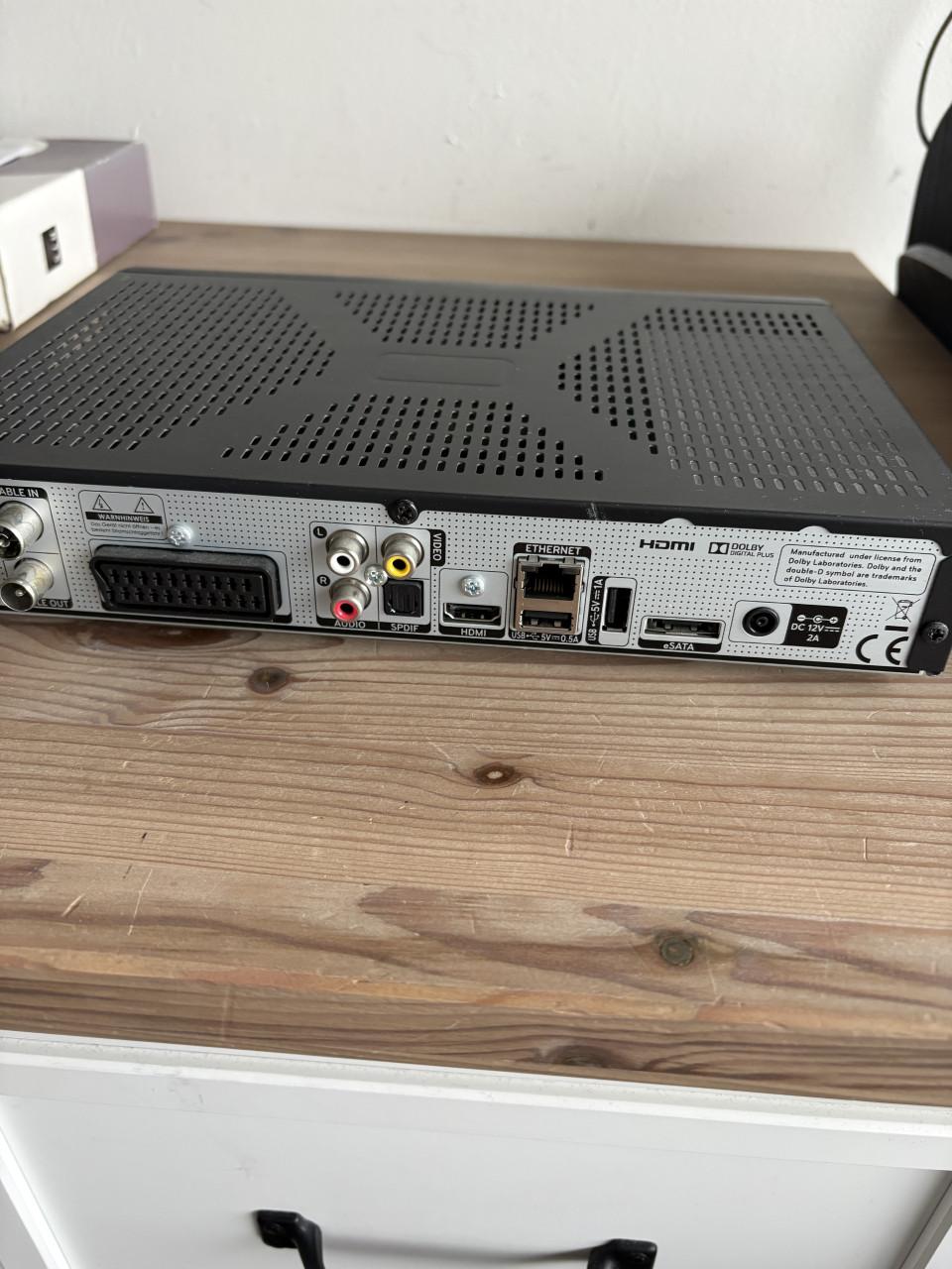 Humax HD Fox C/Delta/NL decoder met afstb.  Voor digitale TV