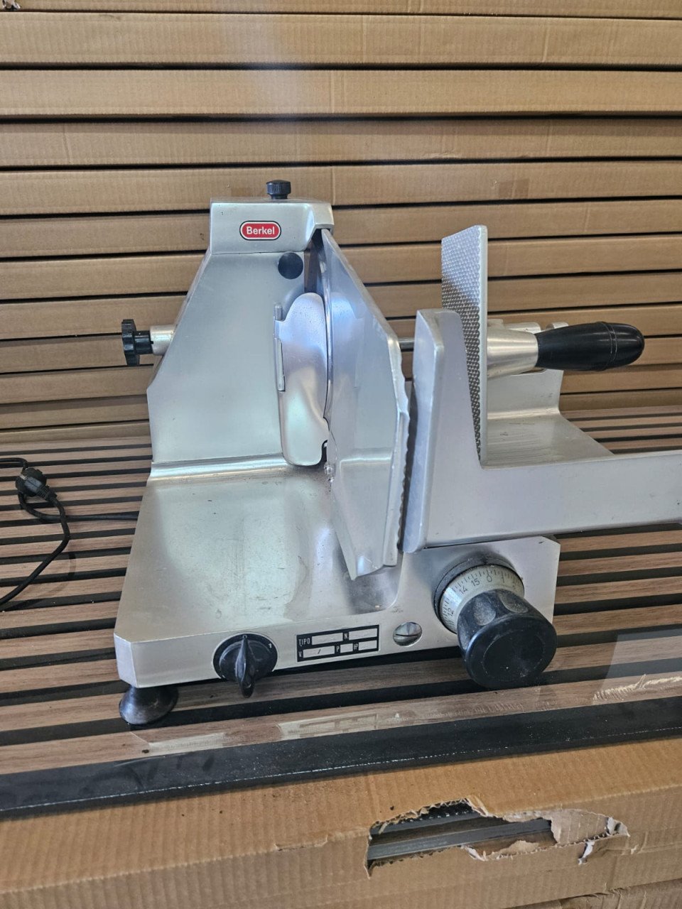 SNIJMACHINE  BERKEL TC 250 PLUS