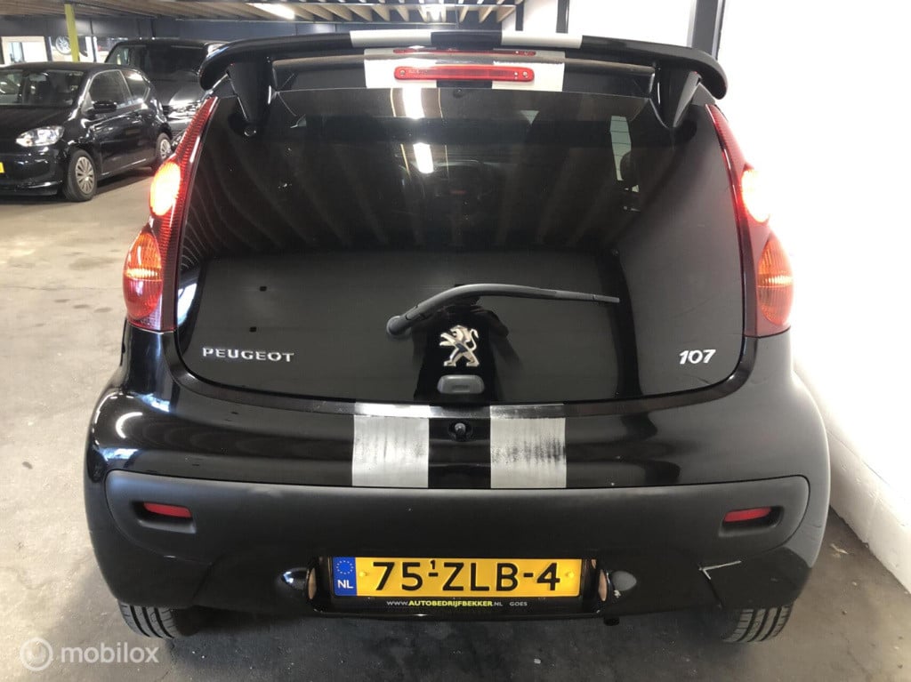 Peugeot 107 1.0 black & silver