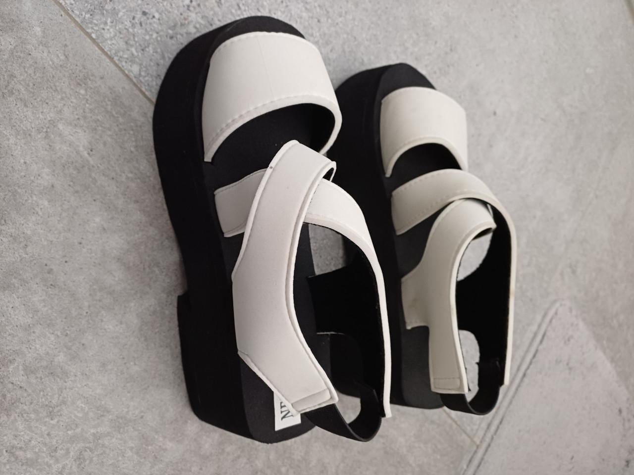 Dames sandalen plateau zolen  (  NIEUW )