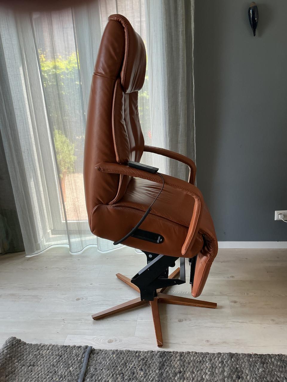 Prominent relaxfauteuil, zeer comfortabel met accu en onderrugsteun