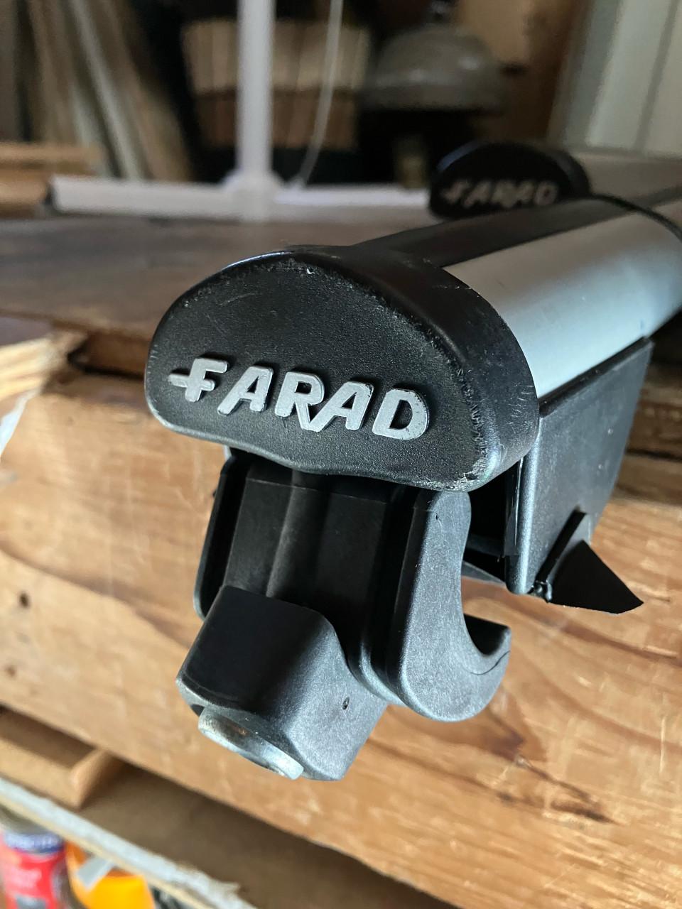 Universele dakdragers farad