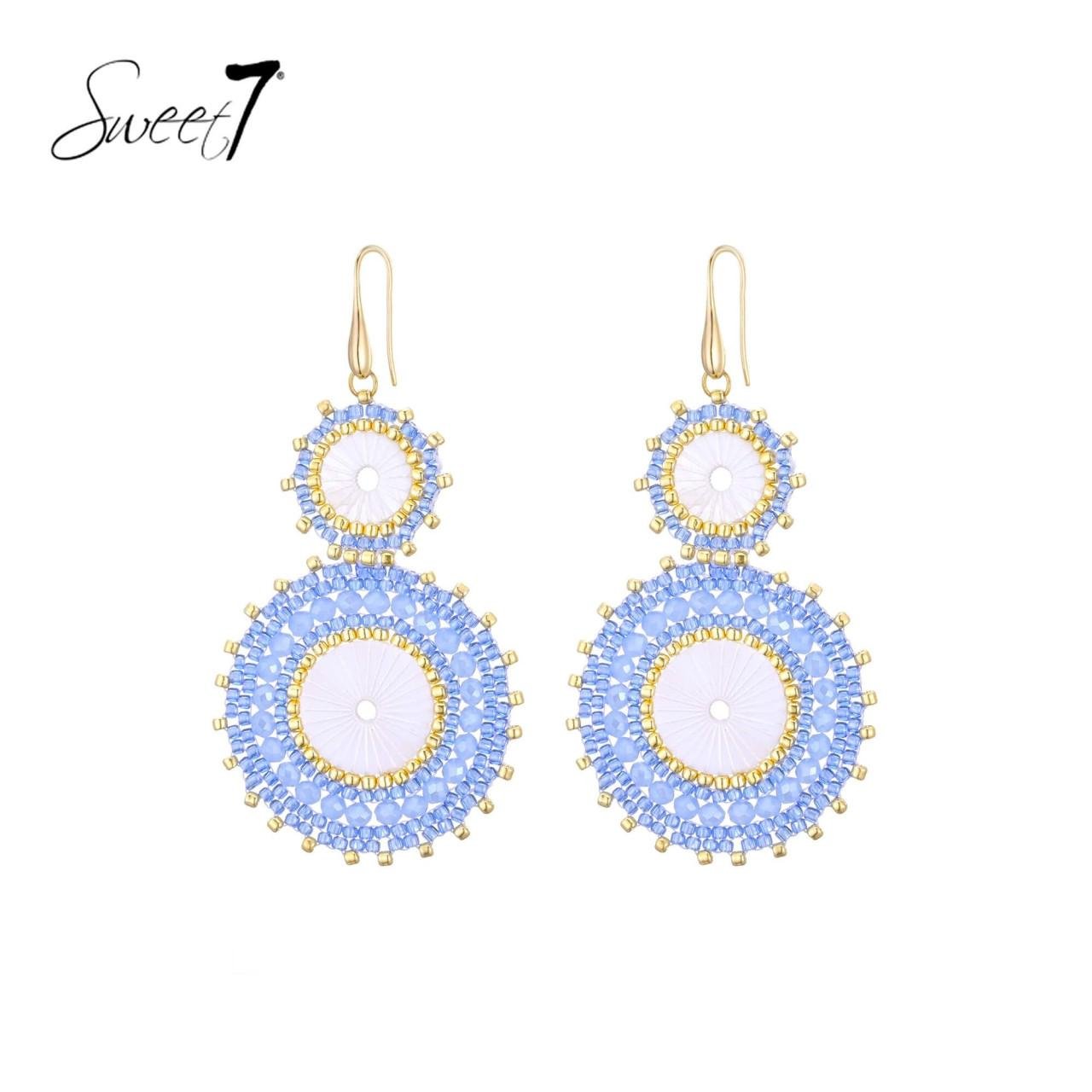 Oorbellen blauw met ronde kralen en goudkleurige details