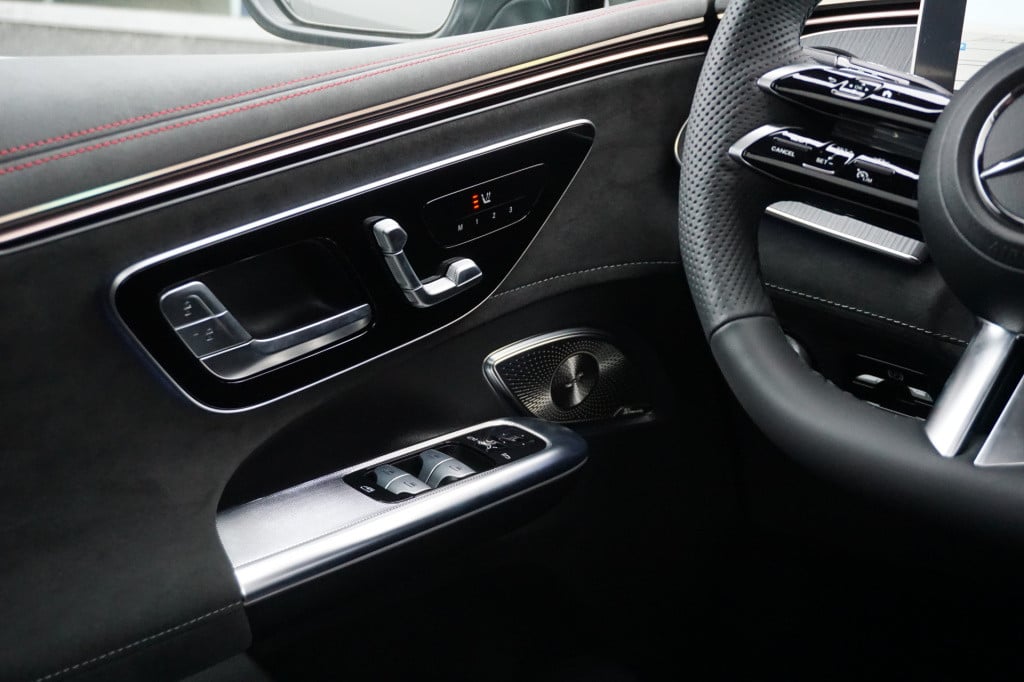 Mercedes-Benz Eqe suv 350 + l amg line 91 kwh mbux 2024 l airmatic l achter