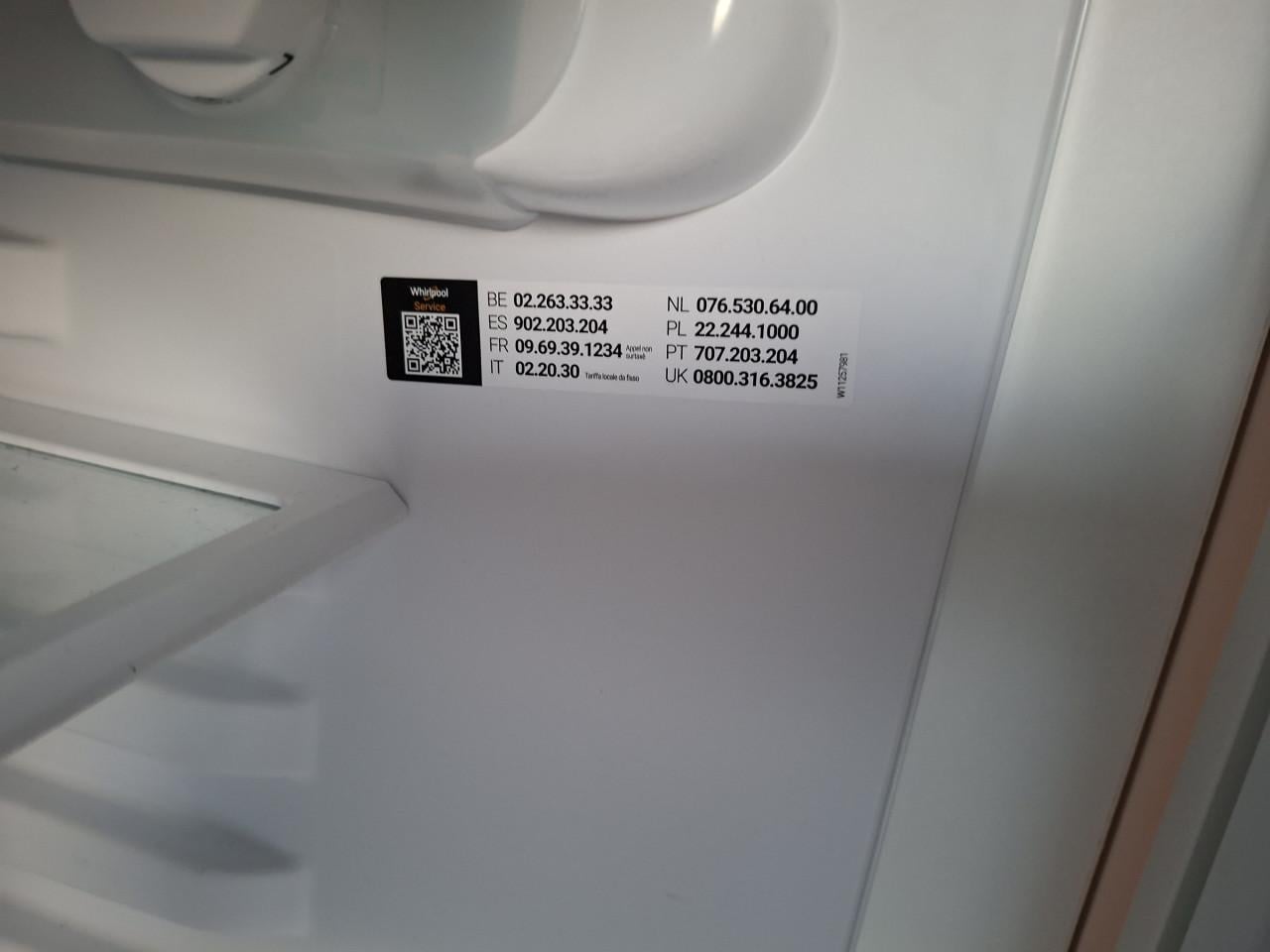 Compacte keuken met inbouw apparatuur en boiler