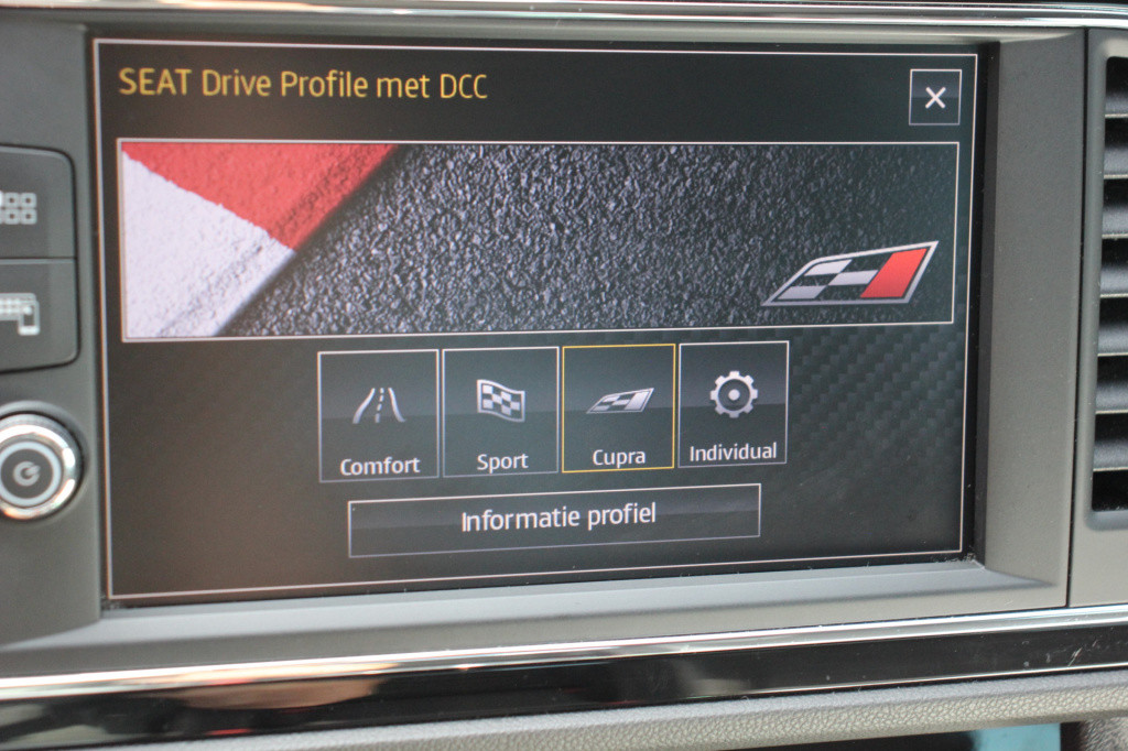 Seat Leon Sportstourer st 2.0 tsi cupra 300 4drive | pano. | camera | 301pk