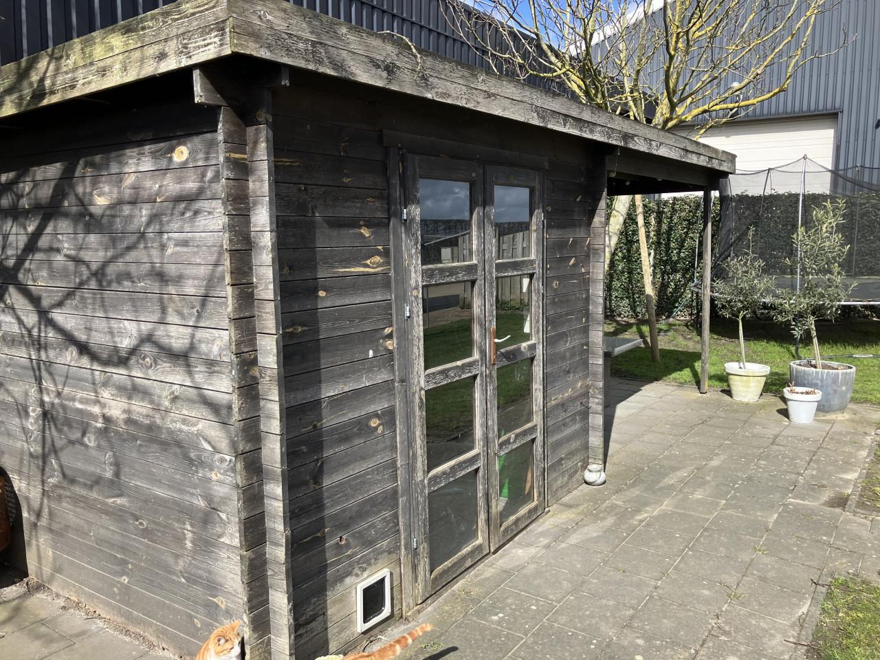 Overkapping met schuurtje