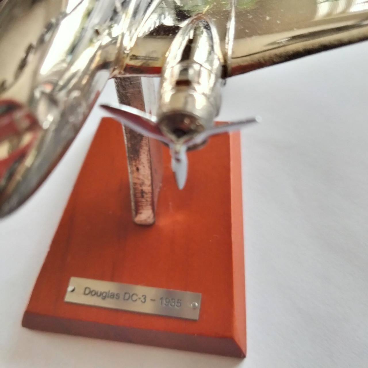 SCHAALMODEL DOUGLAS DC-3