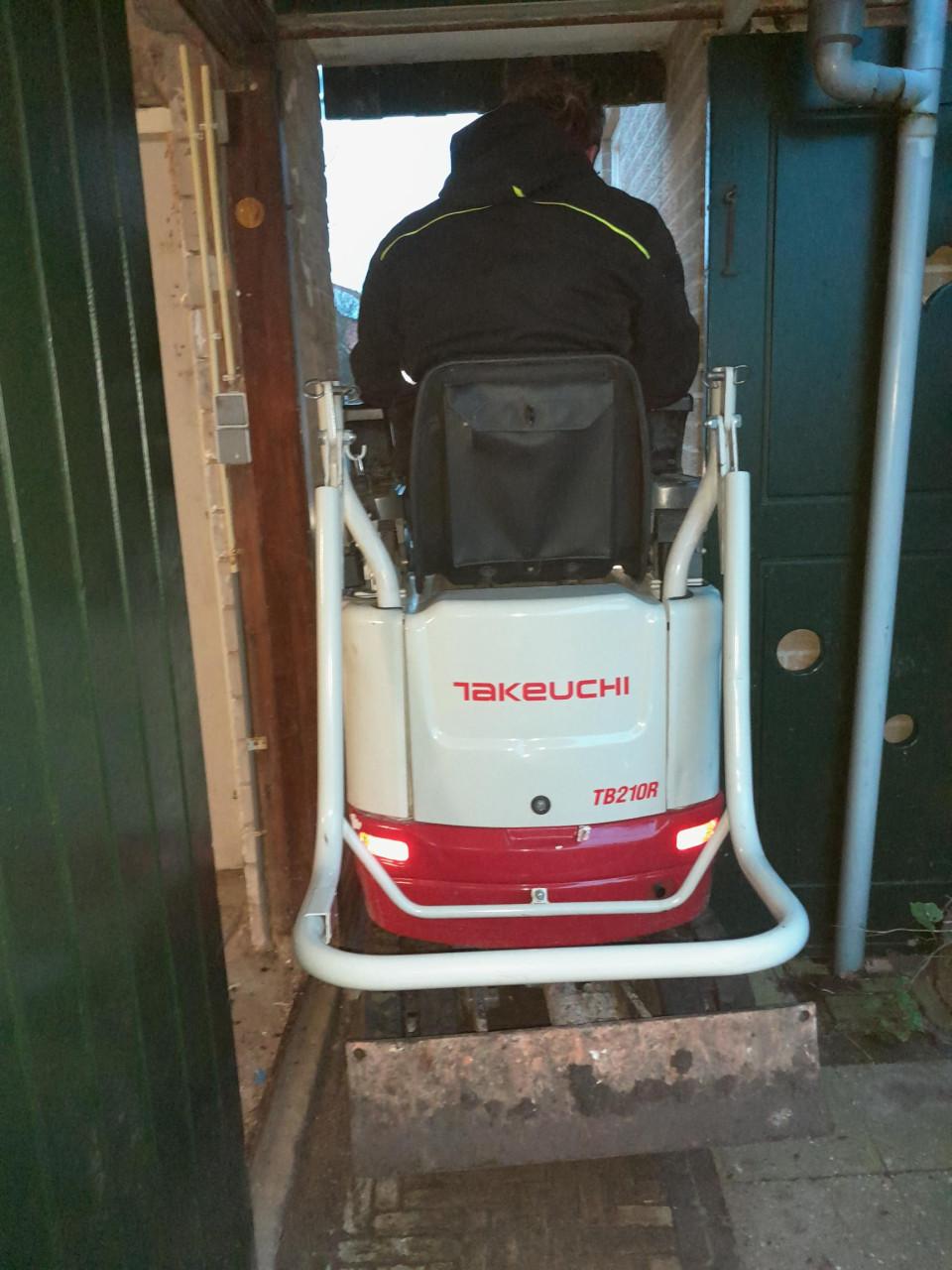 Te Huur minigraver 1 ton,  Met en zonder machinist.