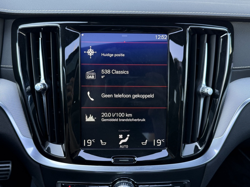 Volvo V60 t6 340pk recharge r-design| panodak| adap.cruise| h&ksound| came