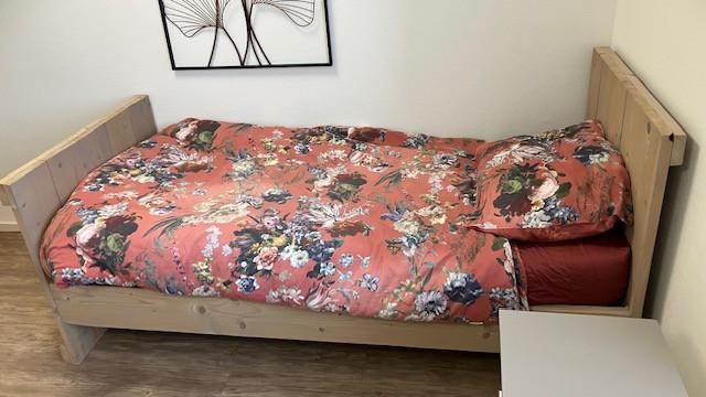 Bed eenpersoonsbed hout