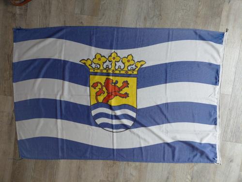 Mooie originele degelijke Zeeuwse vlag. Merk: Spun Poly.