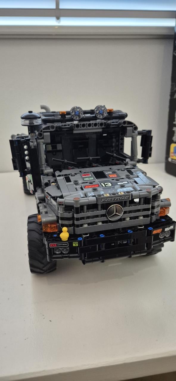 Lego technic 42129 Mercedes zetros trail truck