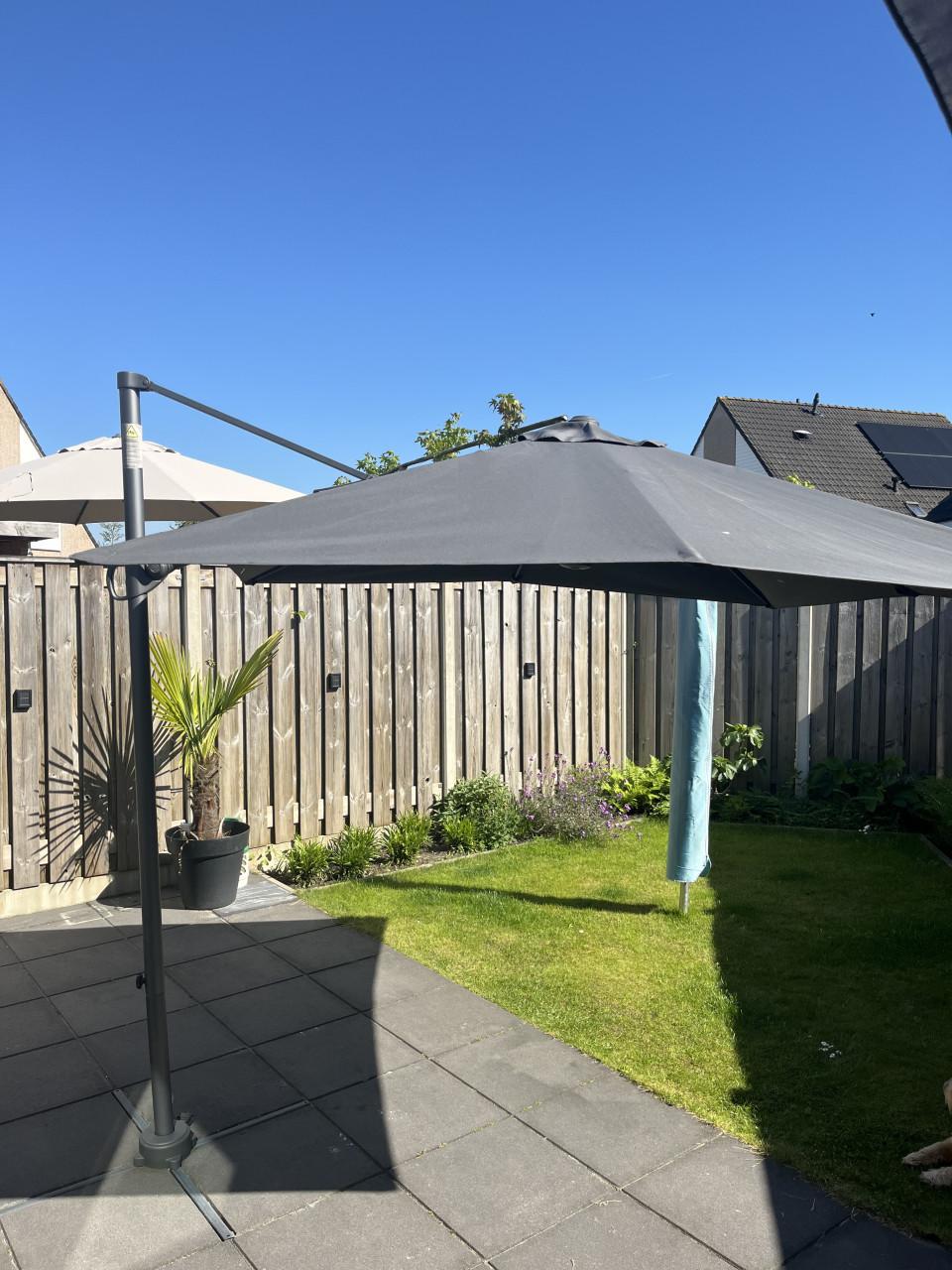 Te koop zweefparasol