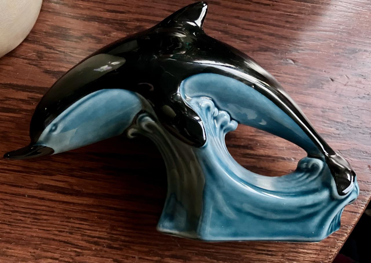 Dolfijn, Poole pottery.