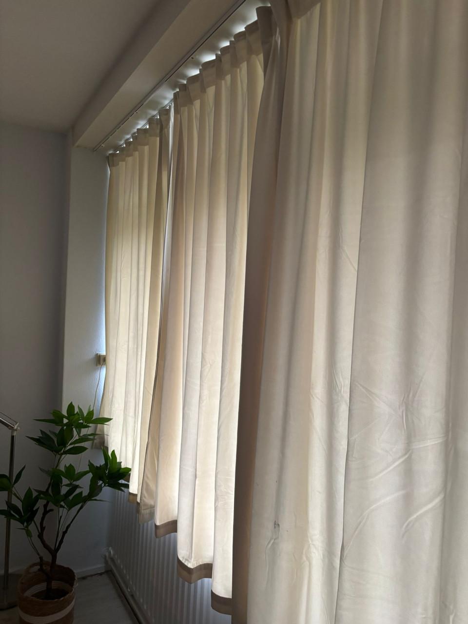 Gordijnen, dun velours ecru, crème kleur