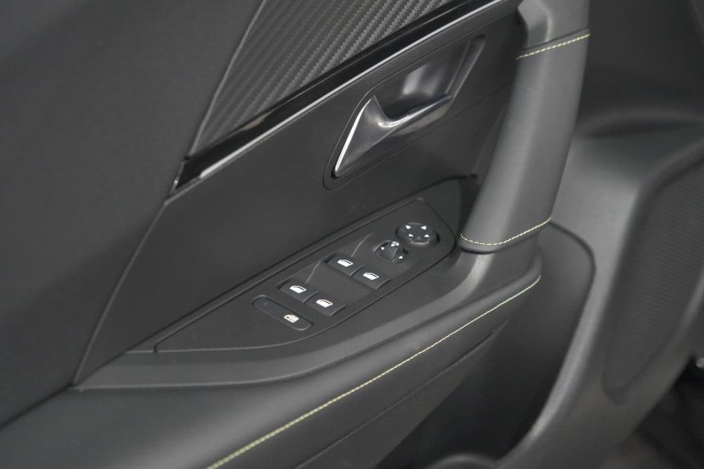 Peugeot 2008 puretech 130 eat8 gt | 360 camera | stoelmassage | adaptieve c