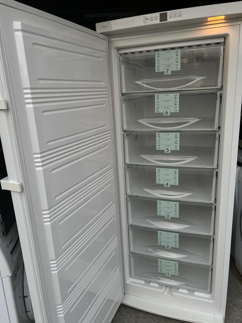 Liebherr vrieskast 165x65 cm. Vriezer inhoud 307 liter klasse A++