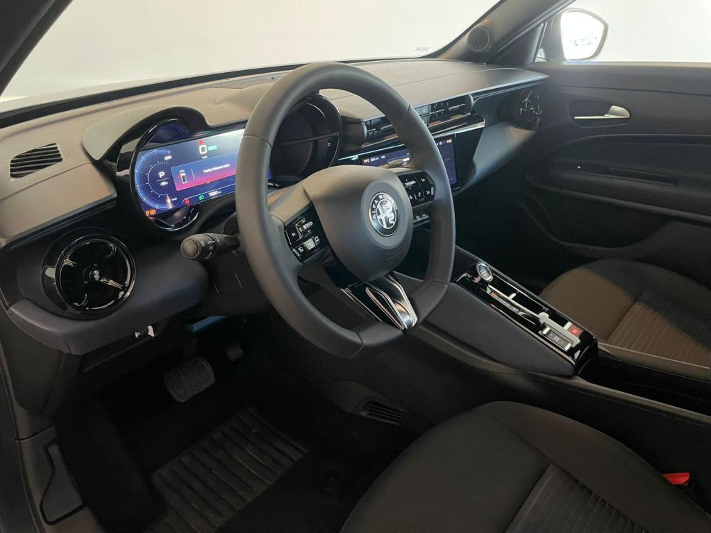 Alfa Romeo Junior elettrica 54 kwh