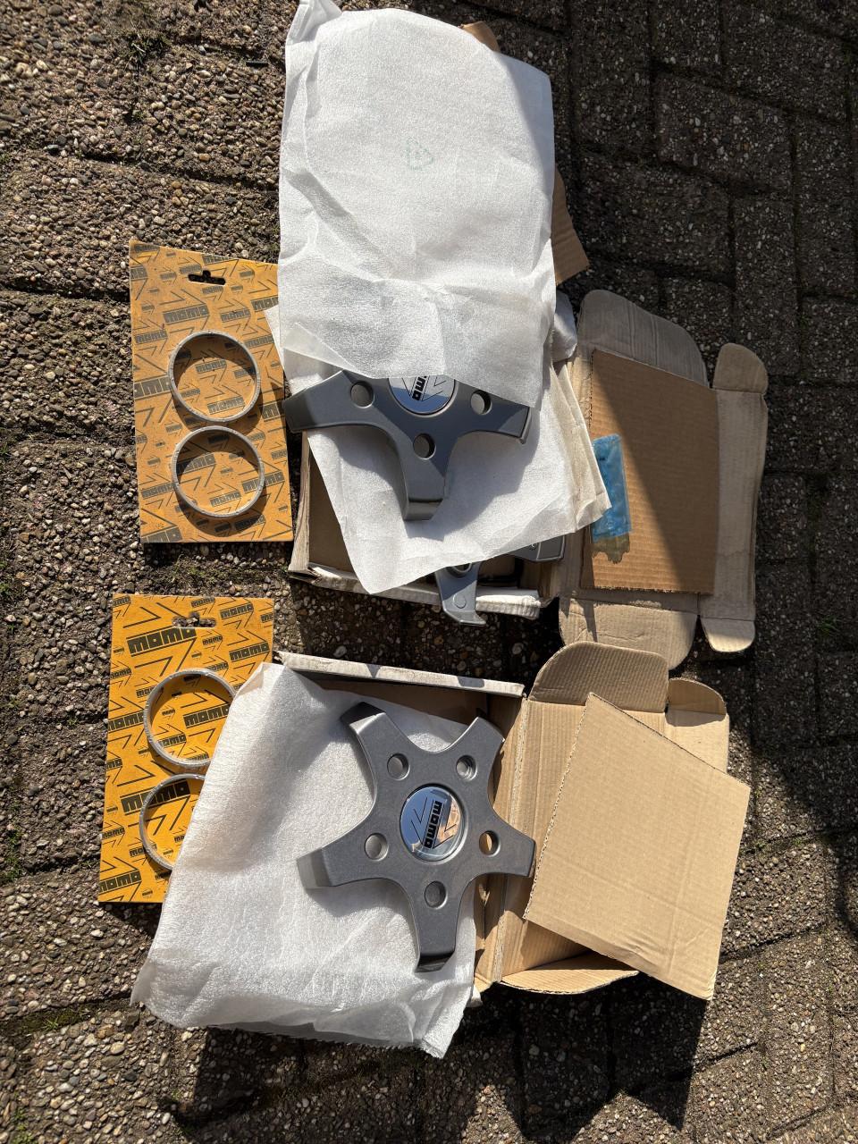 Diverse velgen met en zonder banden. Klassiek en modern.