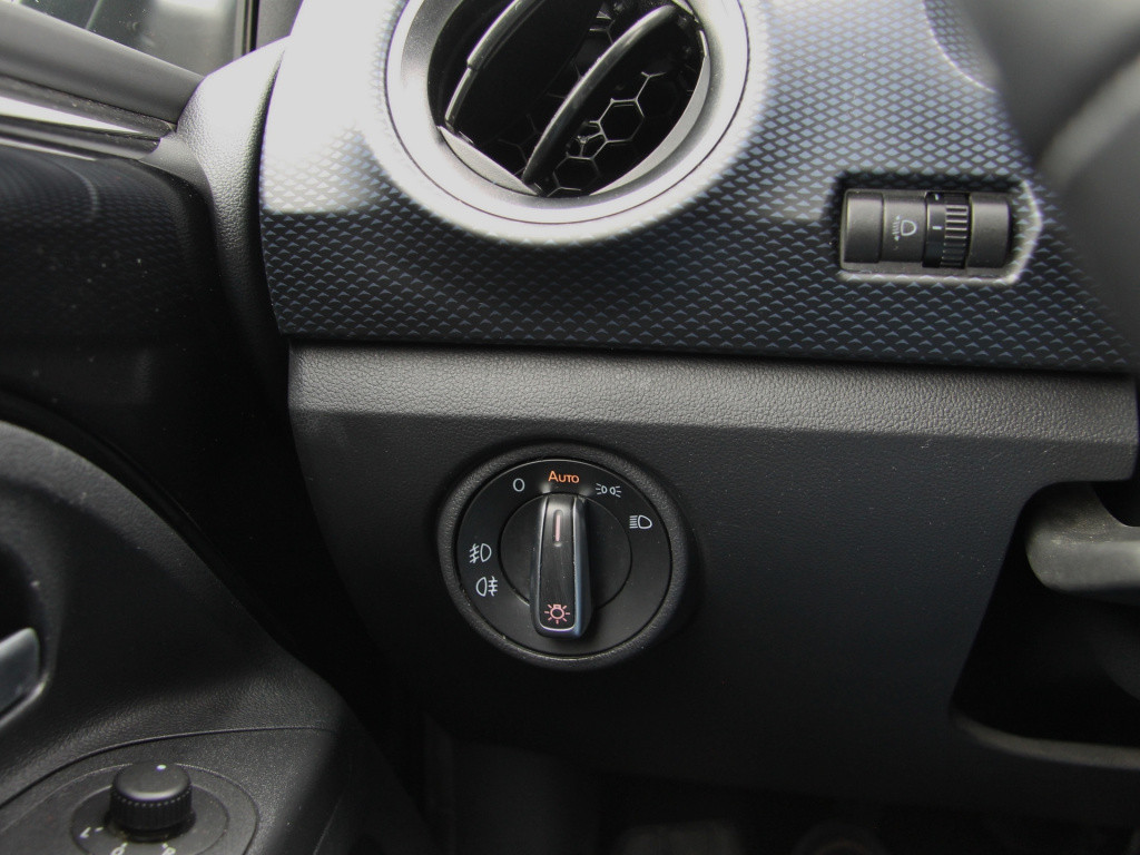 Volkswagen UP! active 5drs. clima | cruise | camera | vol!