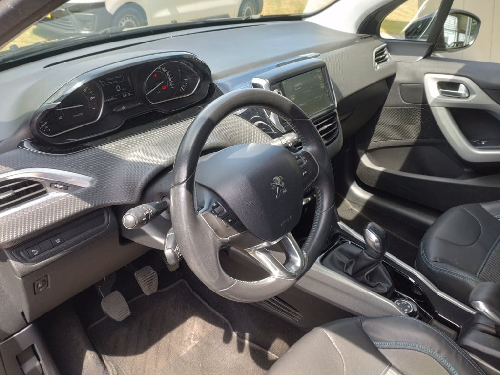 Peugeot 2008 1.2i puretech urban cross
