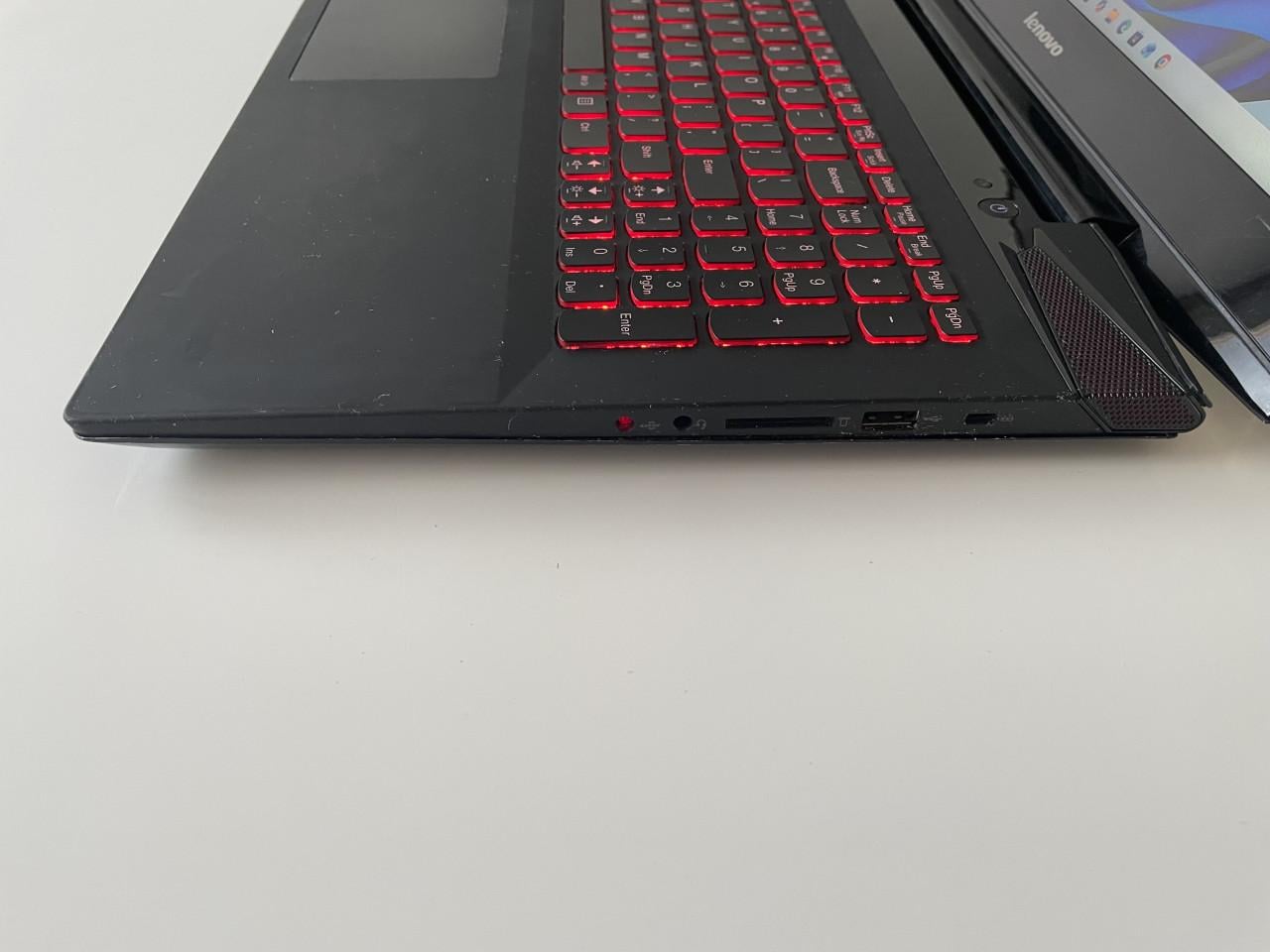 Game laptop met i7 processor en Office & Muis