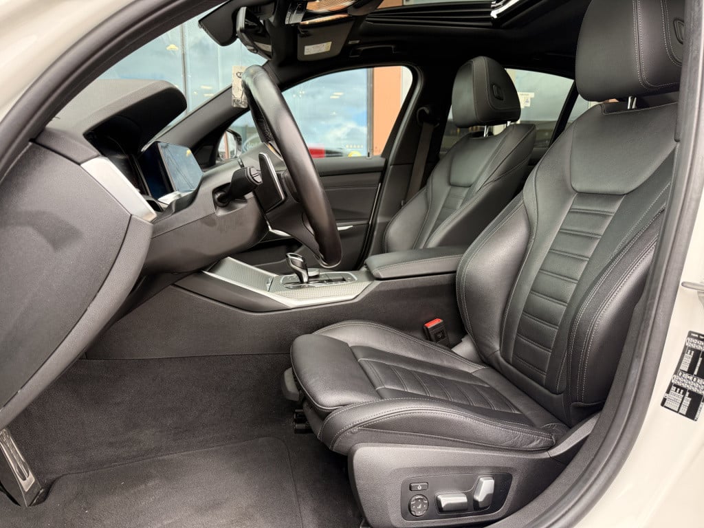 BMW 3-serie 320i m-sport | schuifdak | acc | leder | memory | laser | 20 in
