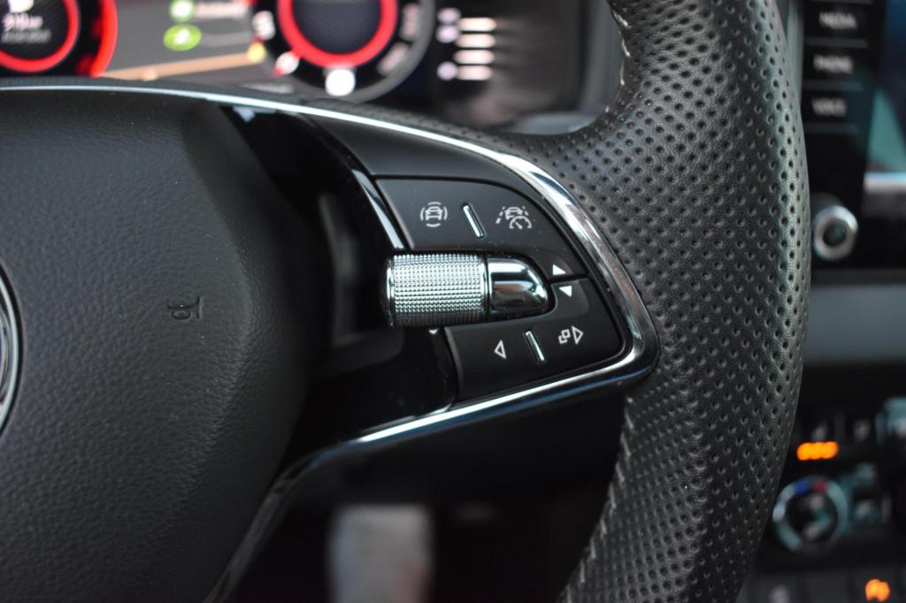 Skoda Karoq 1.5 tsi act sportline mj21 | trekhaak | pano | apple carplay | 