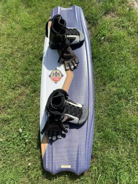 O'Brien wakeboard, model Player 138,bijpassende bindingen en een paar hands