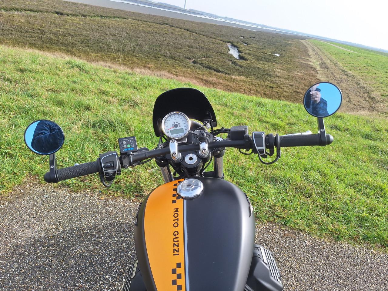MOTO GUZZI V9 BOBBER 2016
