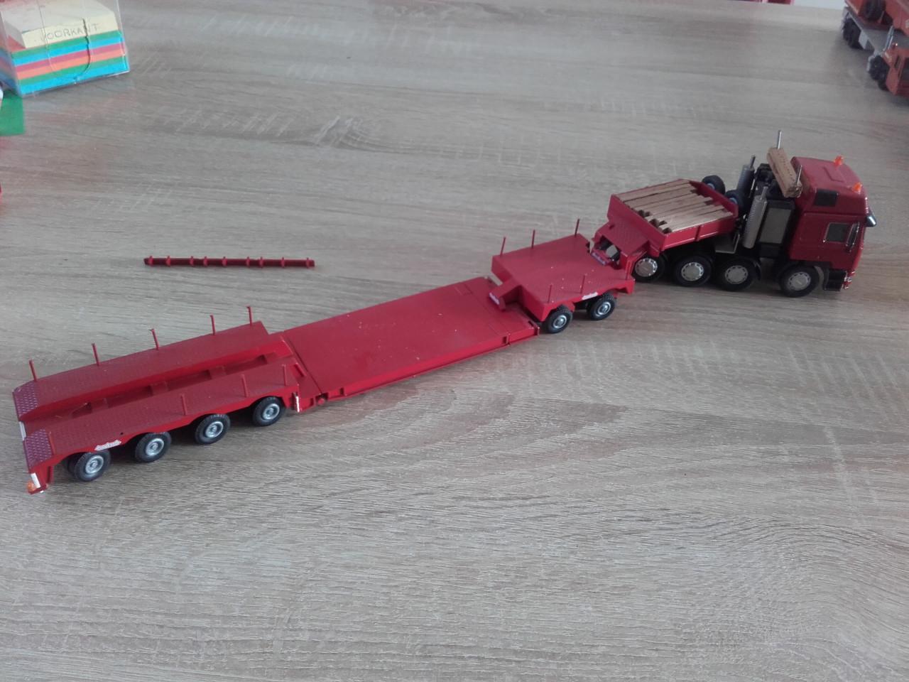 Conrad MAN F2000 met dieplader.