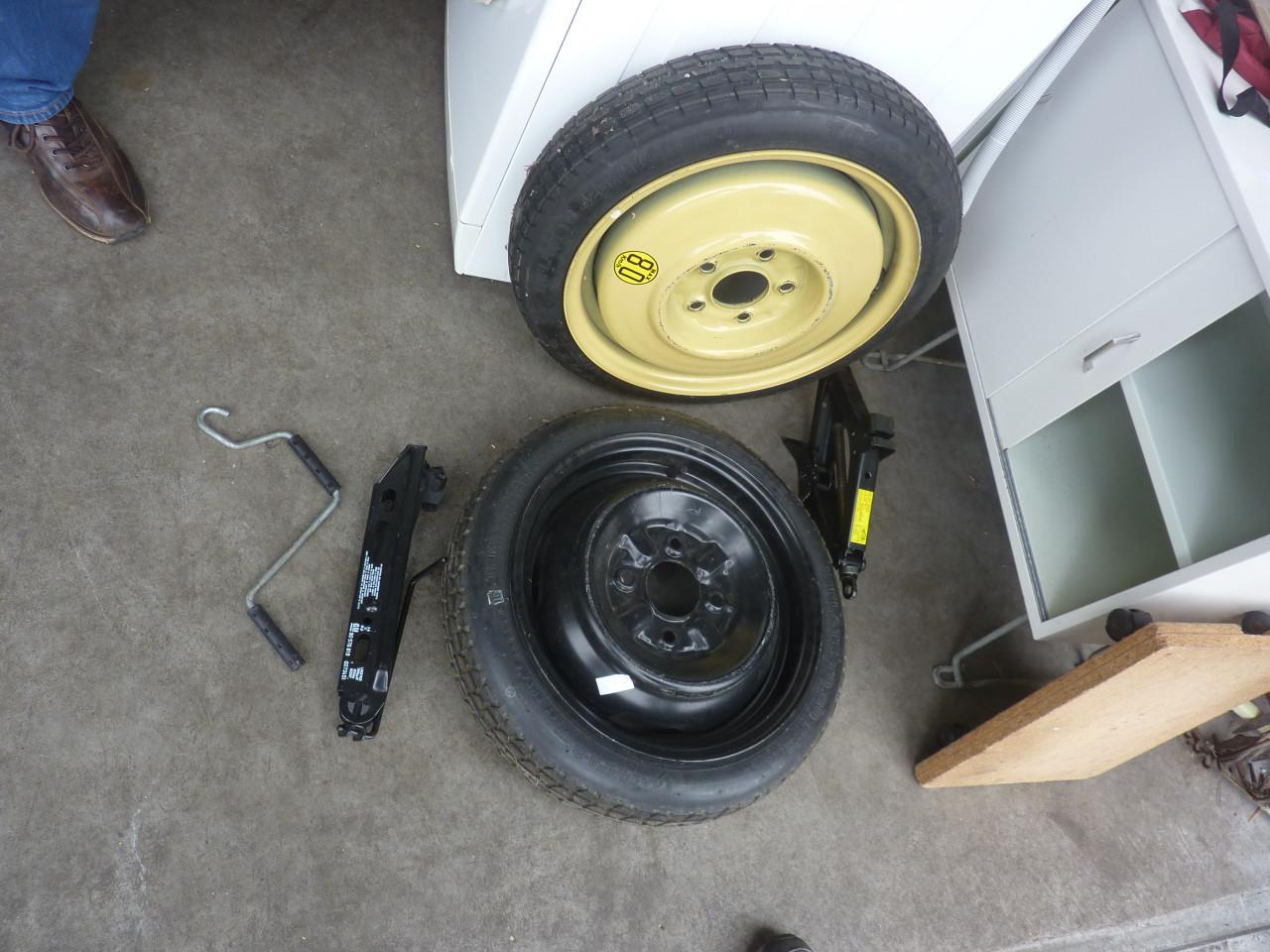 Autobanden "thuiskomertjes" met krik