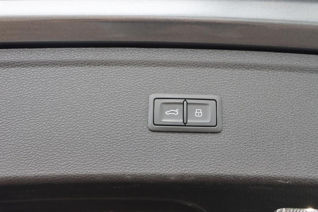 Audi Q5 50 tfsi e quattro s edition competition 300pk s-tronic | pano | luc