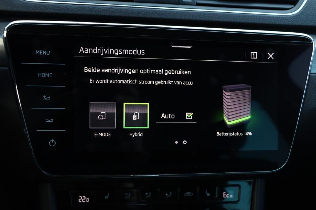 Skoda Superb combi 1.4 ehybrid style 218pk dsg6 | soh 93,1% | memory | stoe