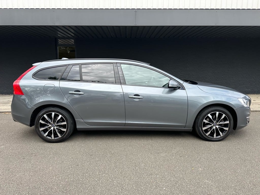 Volvo V60 2.0 t3 summum // 66.000km // dealeronderhouden //