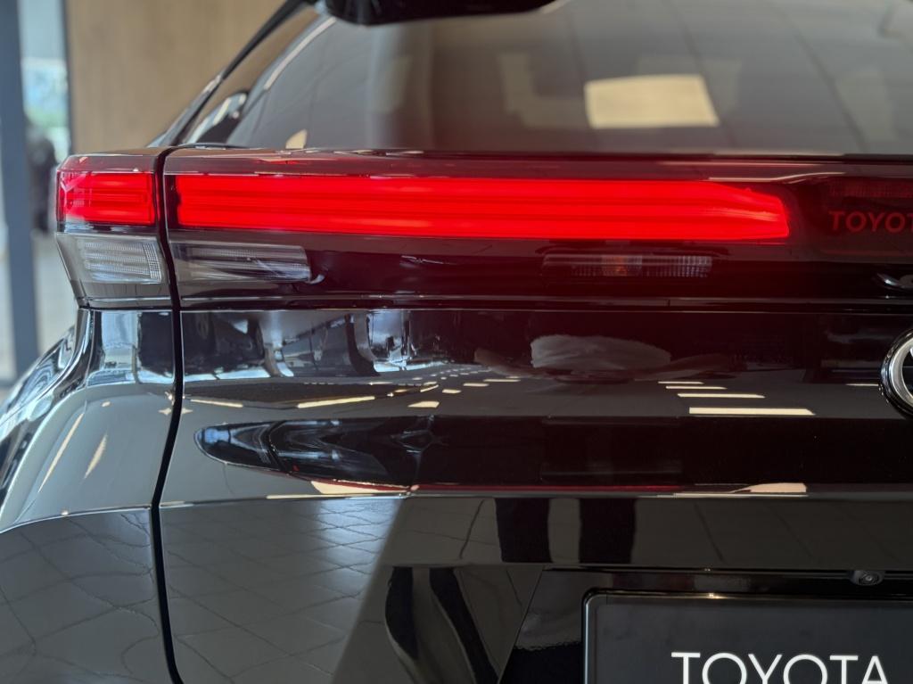 Toyota C-hr plug-in hybrid 220 black edition gr sport