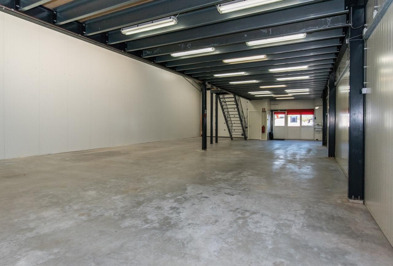 TE HUUR: Ruime loods - 200m2 - Bedrijventerrein Cruijckelcreke