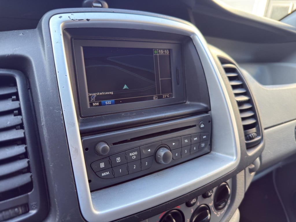 Renault Trafic 2.0 dci t29 l1h1 airco cruise navi 3 zits